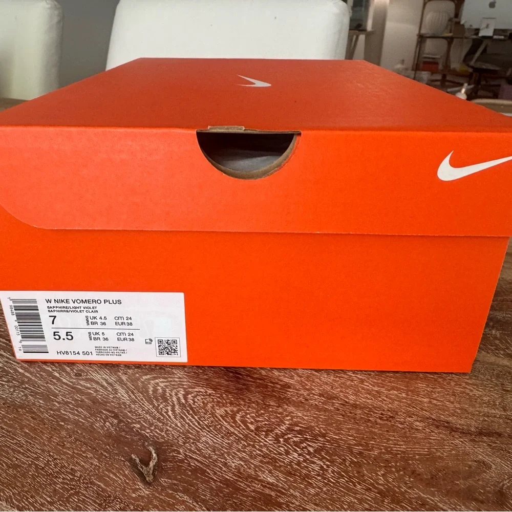 NWT Women’s Nike Vomero Plus 7 - Picture 6 of 8